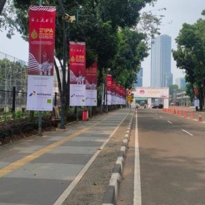 t banner tiang besi